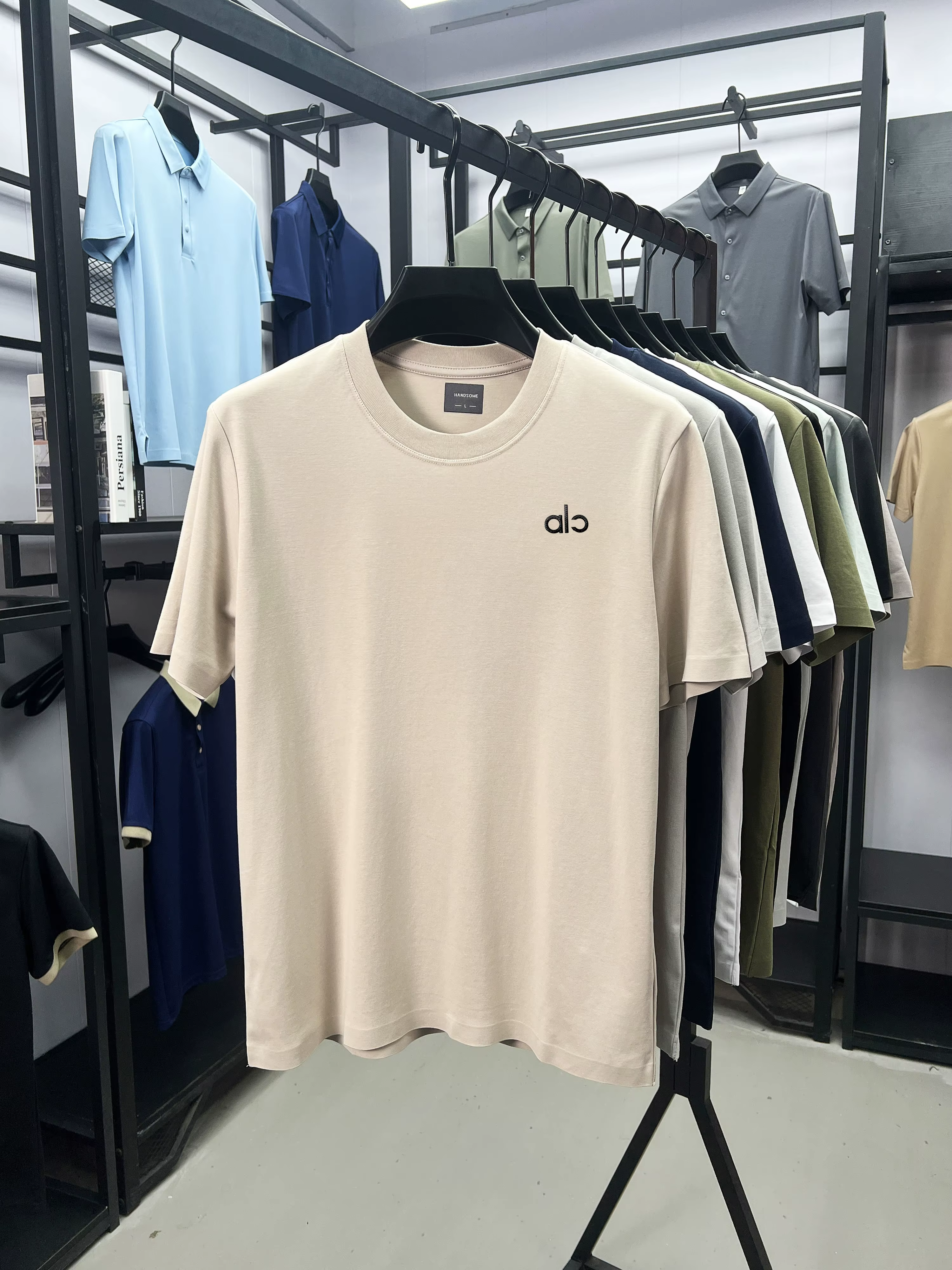 T-shirt col rond homme tendance 2026, lettres imprimées élégantes et raffinées, manches courtes tend