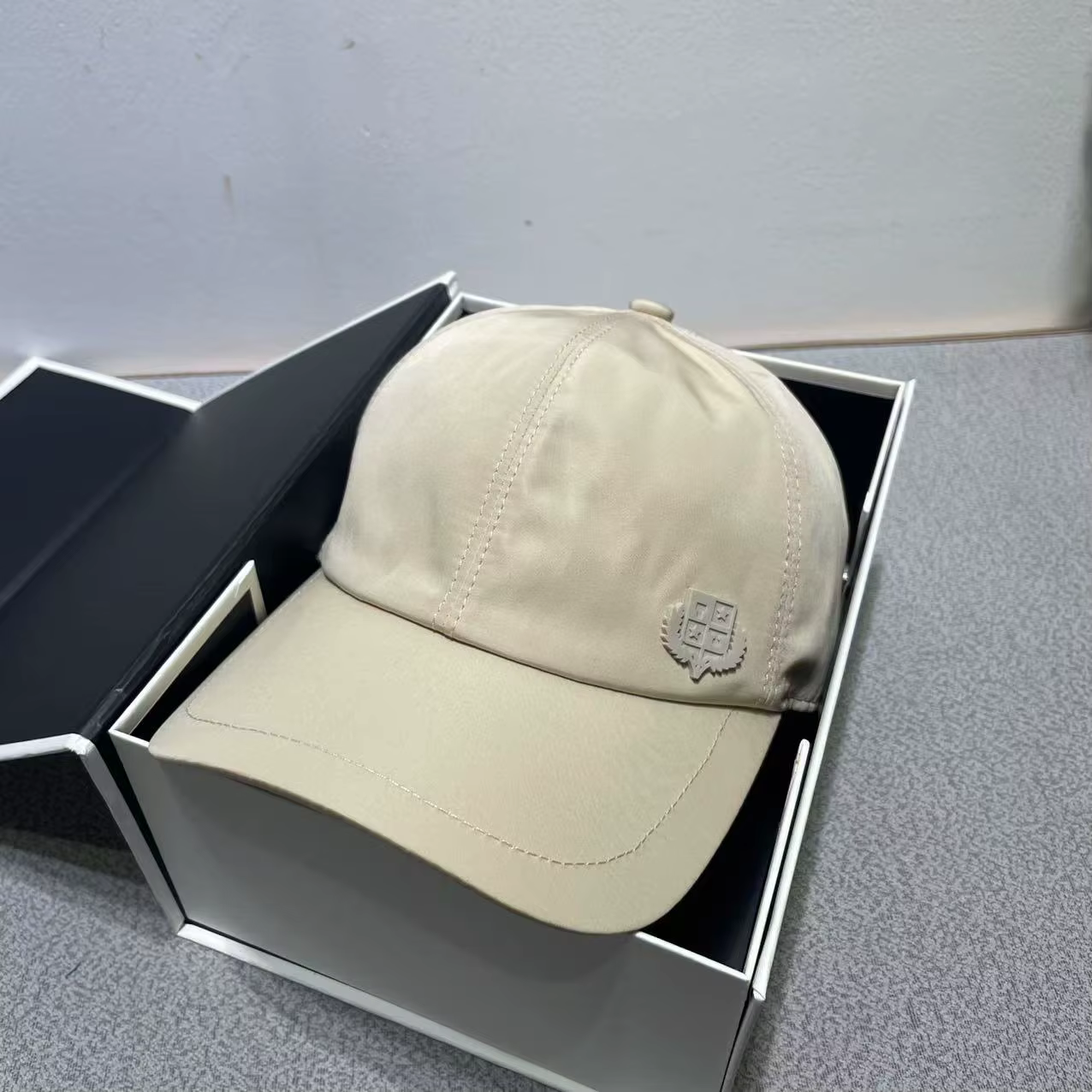 Nouvelle casquette de baseball à visière incurvée et ample pour l'été et les saisons estivales en Eu