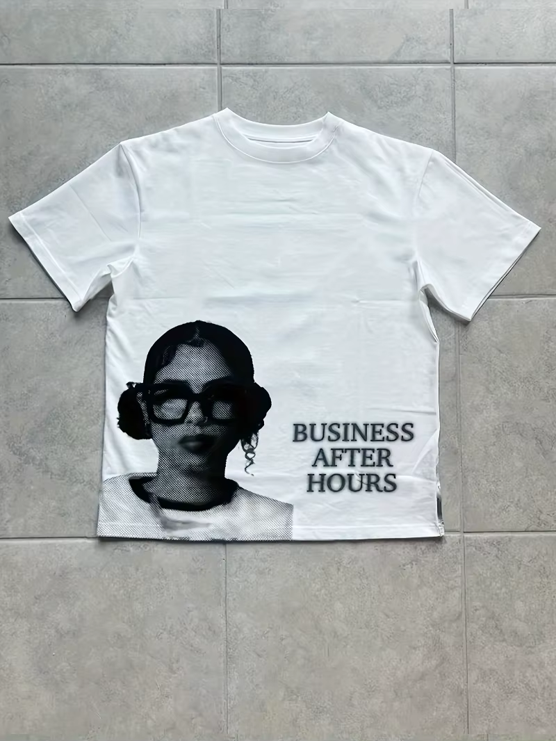T-shirt à motif Y2K - Portrait dessiné à la main avec les mots « Open after work », T-shirt rouge vi