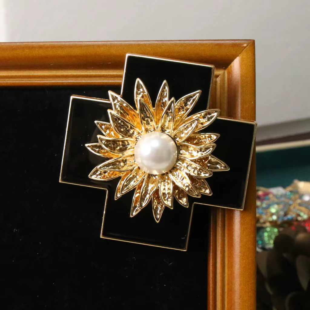 Broche de luxe baroque au design floral avec croix pour hommes et femmes, accessoires de bijoux, mar