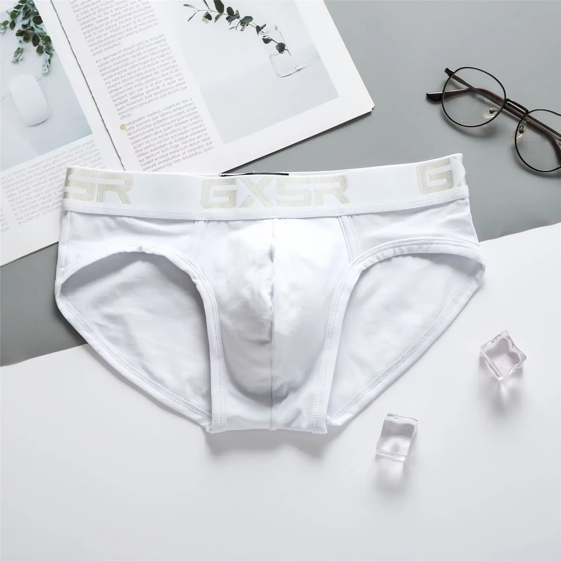 Nouveaux sous-vêtements en coton pour hommes à taille basse, slips de base pour hommes de couleur un