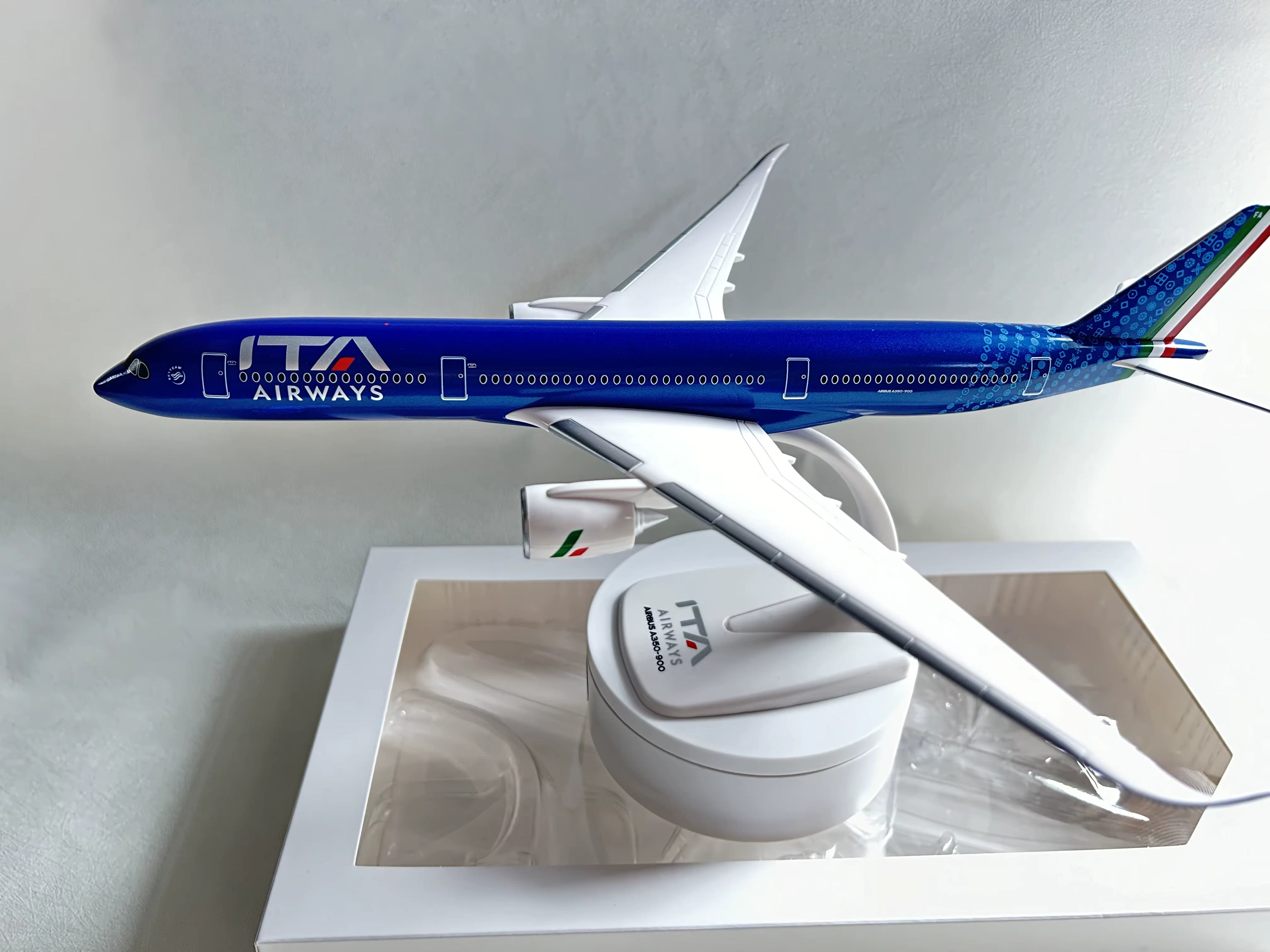 Avions à l'échelle 1/200 modèle A350-900 italie ITA, avion de Collection de compagnie aérienne en pl