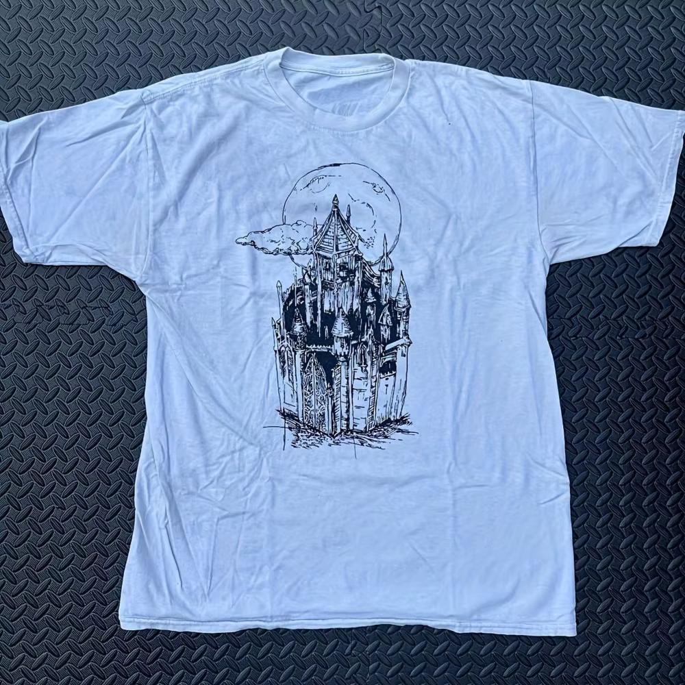 Lil P Eep Lil Tracy Castles T-shirt blanc style gothique rap avec le logo du château emblématique au