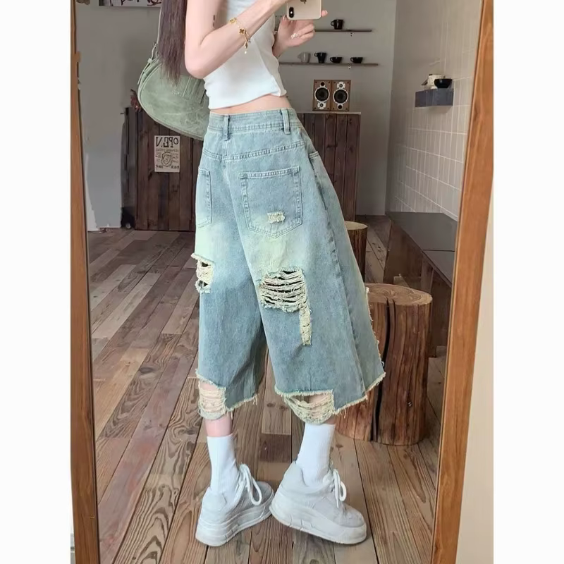 Short en jean déchiré à taille haute et coupe ample, avec ourlet effiloché, nouvelle collection été