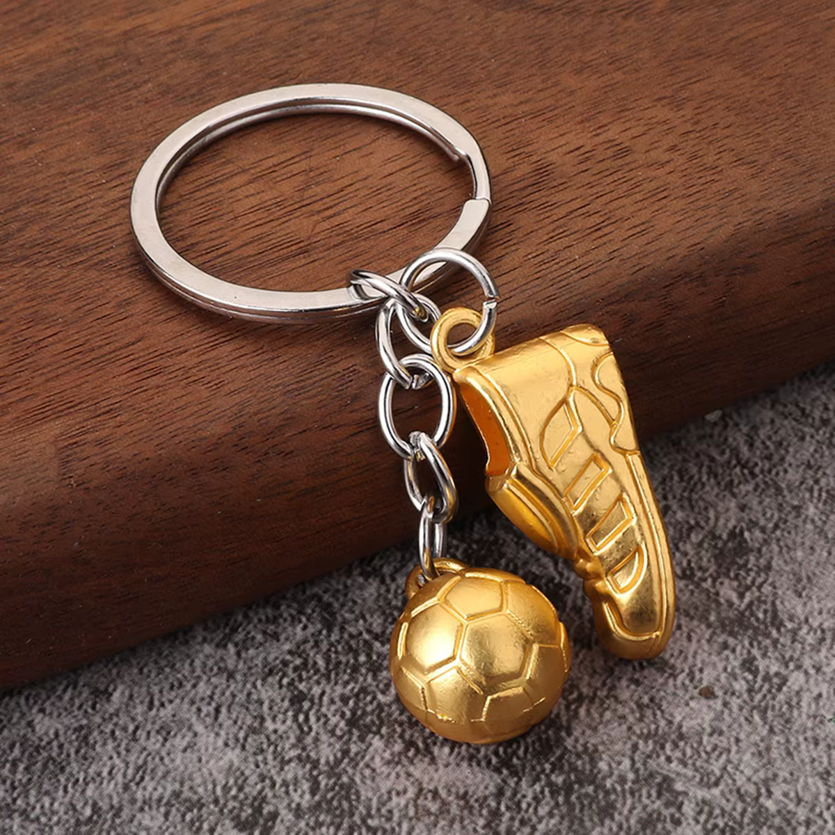 Porte-clés créatif en forme de chaussure de football, pendentif décoratif pour accessoires sportifs,