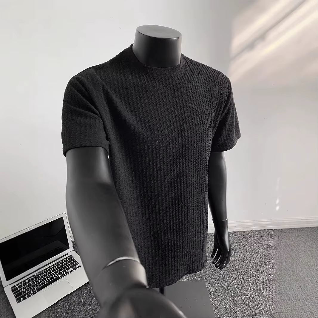 T-shirt Cleanfit noir rayé en maille à manches courtes pour homme, collection été 2026, en soie glac