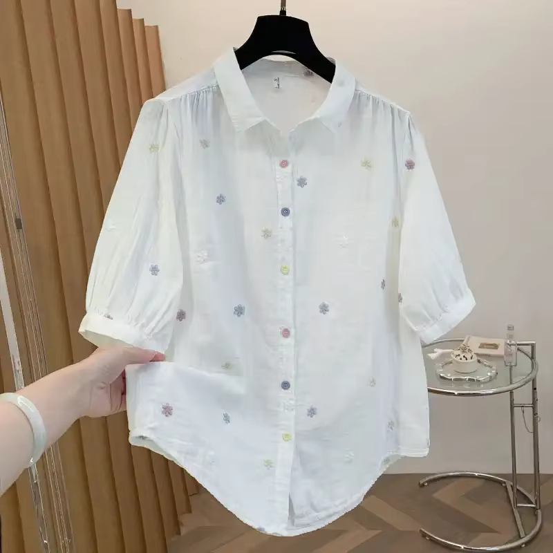 Chemisier décontracté blanc brodé floral pour femme avec boutons colorés, manches trois-quarts et co