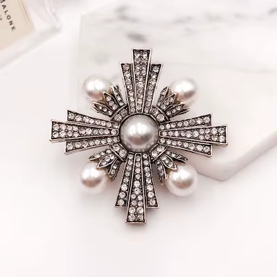 Rétro célèbre marque de luxe broche de créateur de haute qualité grande perle 5 bijoux broches broch
