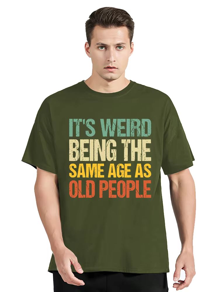T-shirt rétro « C'est bizarre d'être du même âge que les personnes âgées » - T-shirt humoristique av