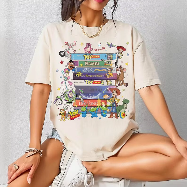 T-shirt imprimé avec collage de films classiques Disney, Toy Story, Bambi, Roi Lion, décontracté, Vi