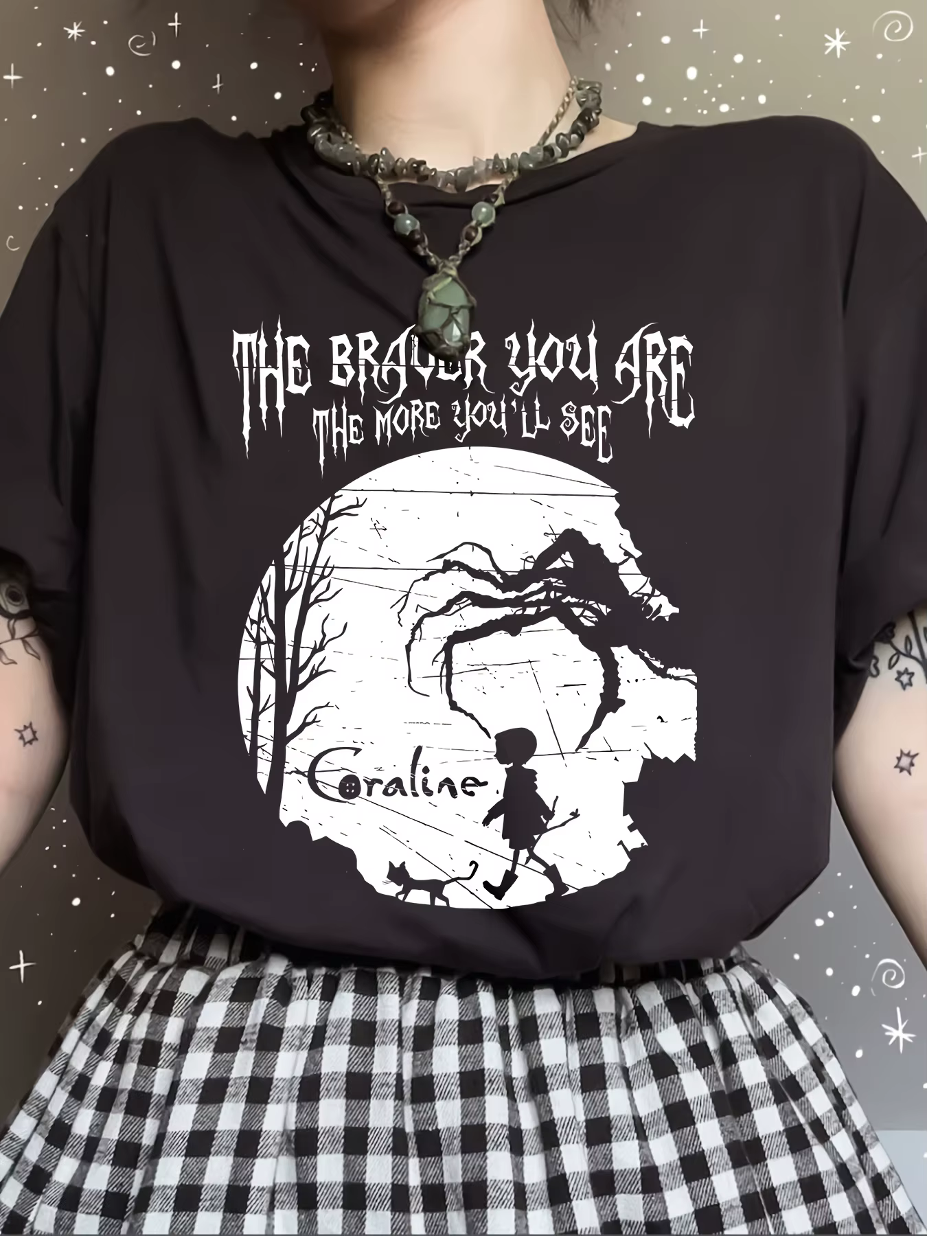Coraline T-shirt femme imprimé graphique décontracté col rond manches courtes lettre C design œuvre 