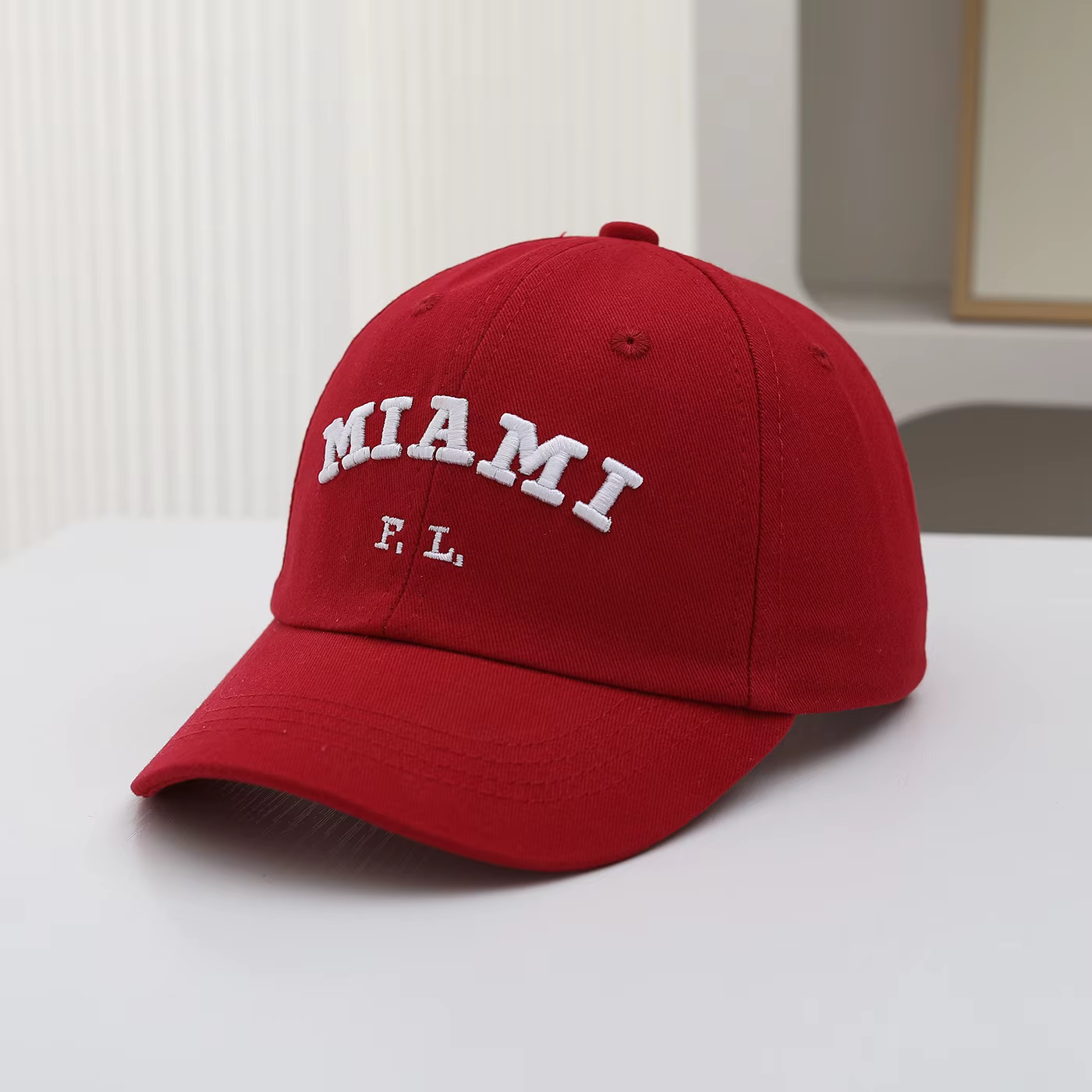 Casquette de baseball pour bébé avec lettres brodées 'MIAMIF.L', couleur unie avec sangle arrière ré