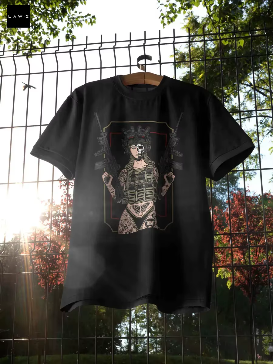 T-shirt tactique pour homme avec motif de soldat tatoué, double pistolet, casque militaire et crâne,