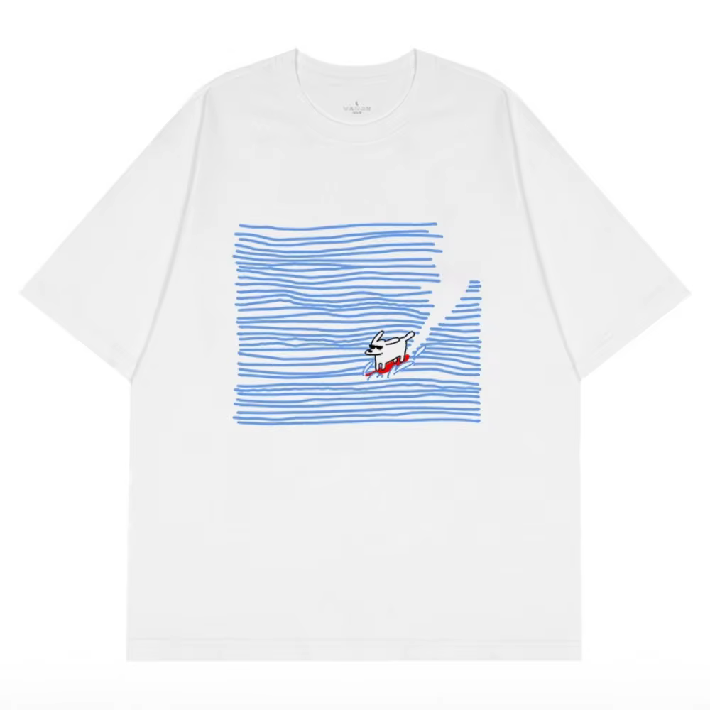 T-shirt unisexe pour hommes et femmes, dessiné à la main, chien surfant, lignes bleues artistiques, 