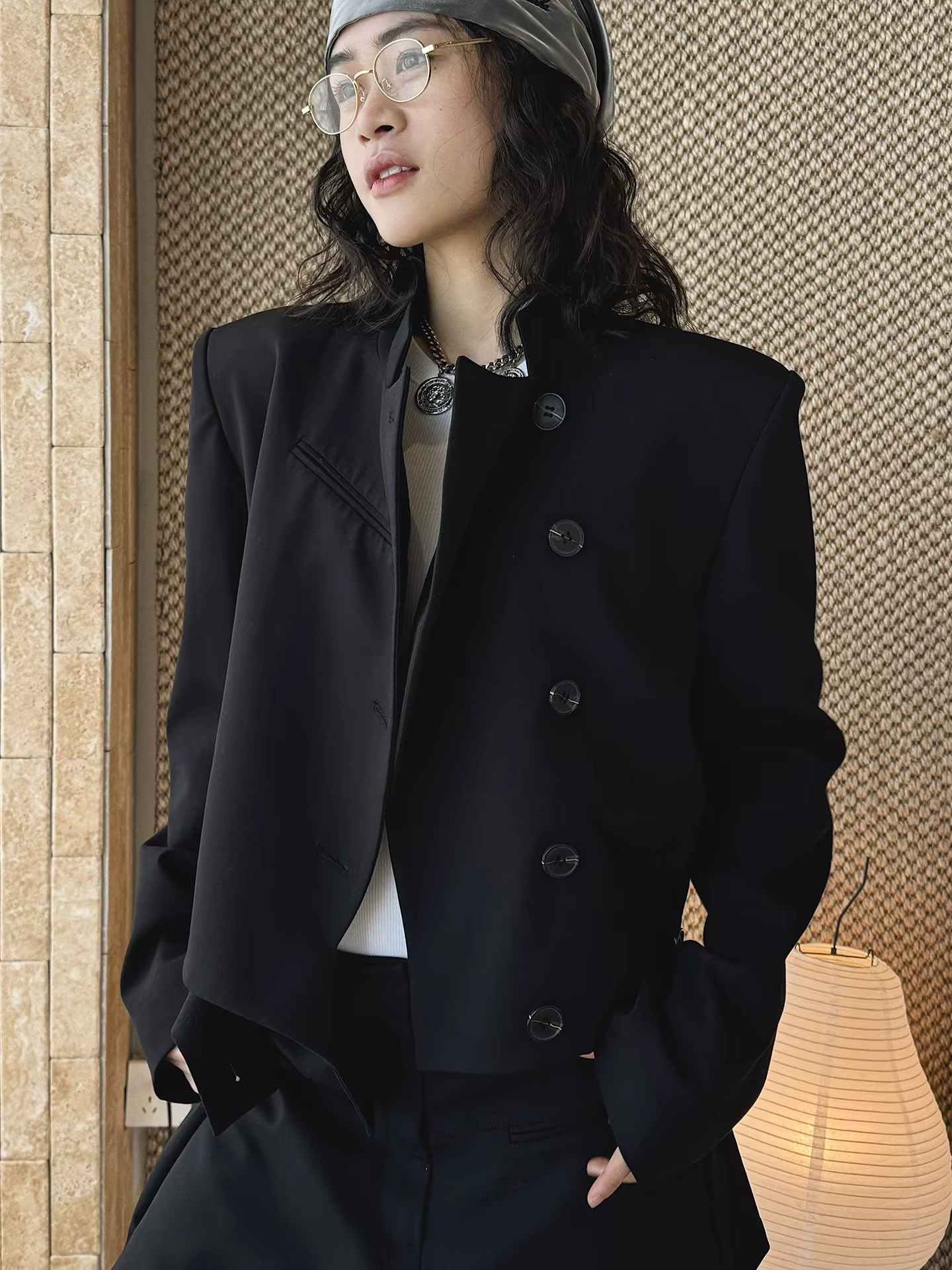 Nouvelle veste courte pour femme, design parisien de niche, col montant, patte de boutonnage asymétr