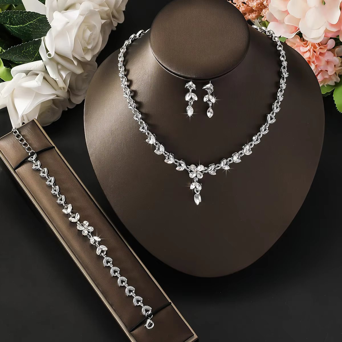 Boucles d'oreilles de mariée haut de gamme, collier, ensemble feuille et goutte d'eau, robe de marié