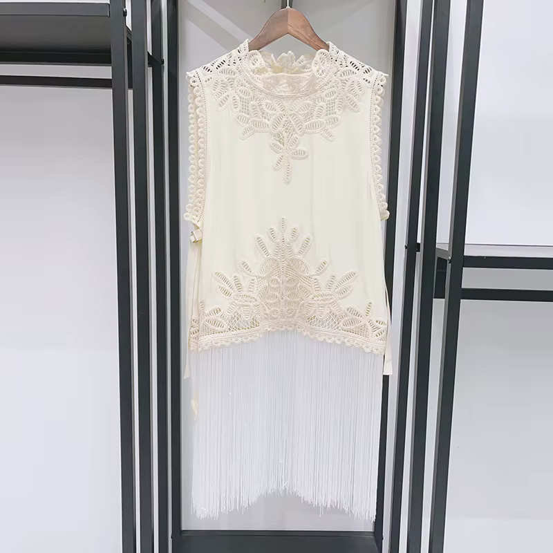 T-shirt à bretelles latérales pour femme, décolleté ajouré, ourlet à franges, dos ouvert avec bouton