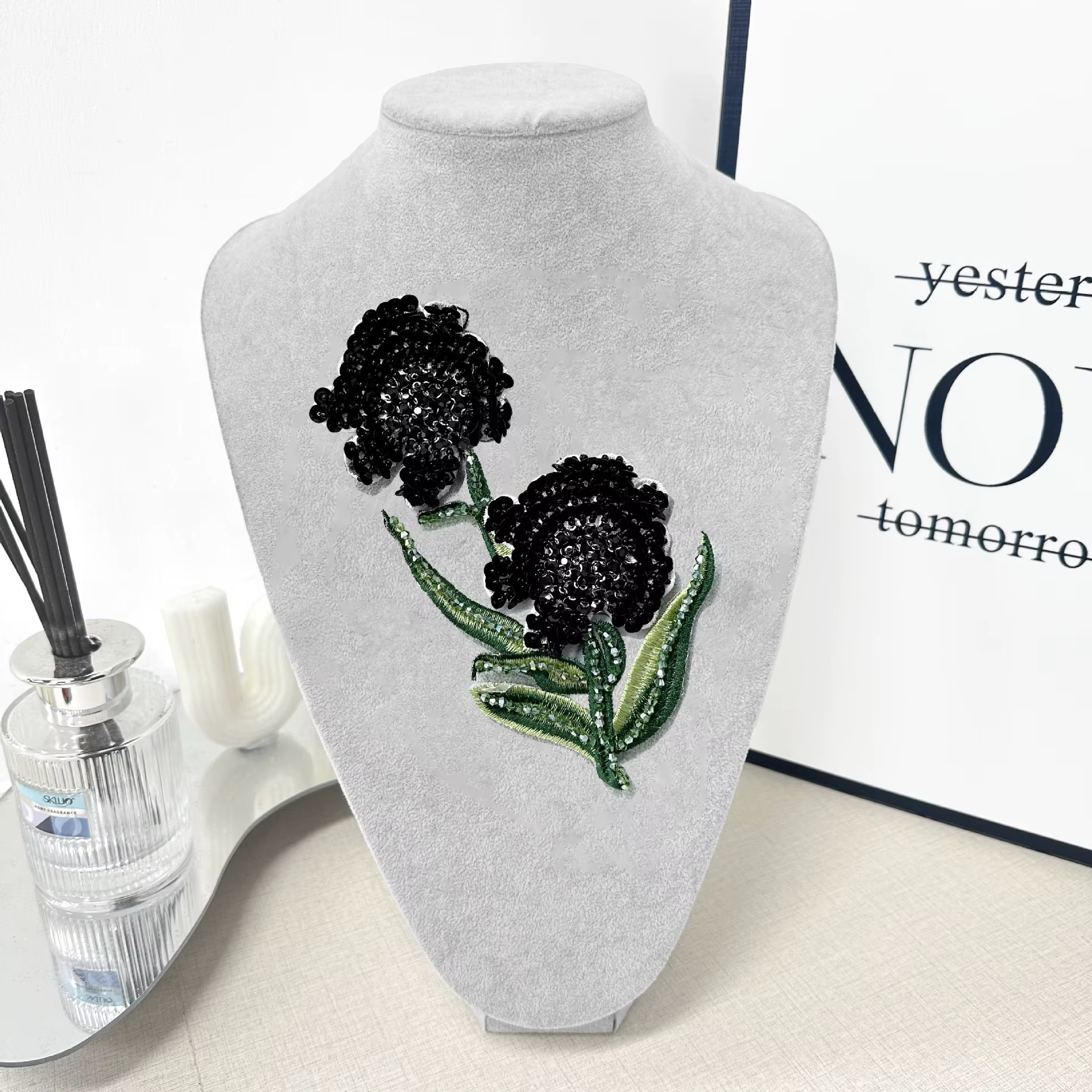 Appliques florales perlées faites à la main, accessoires de décoration pour vêtements DIY