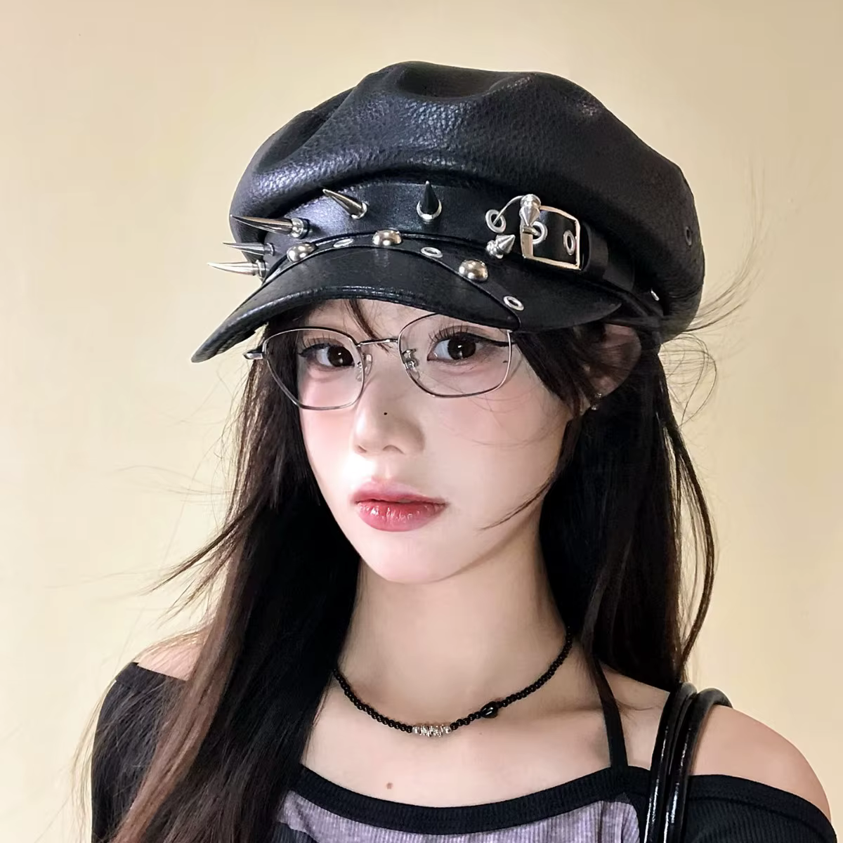 Casquette militaire gothique punk en similicuir, style cadet, à clous et pointes, avec sangle à bouc