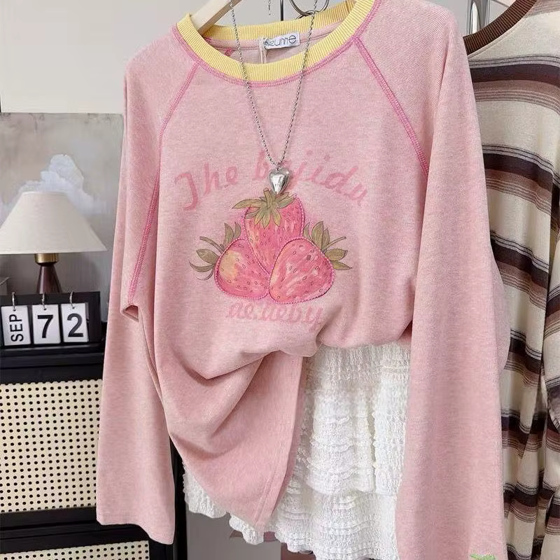 T-shirts roses à imprimé fraises pour femmes, design brodé, col rond, manches longues, hauts décontr