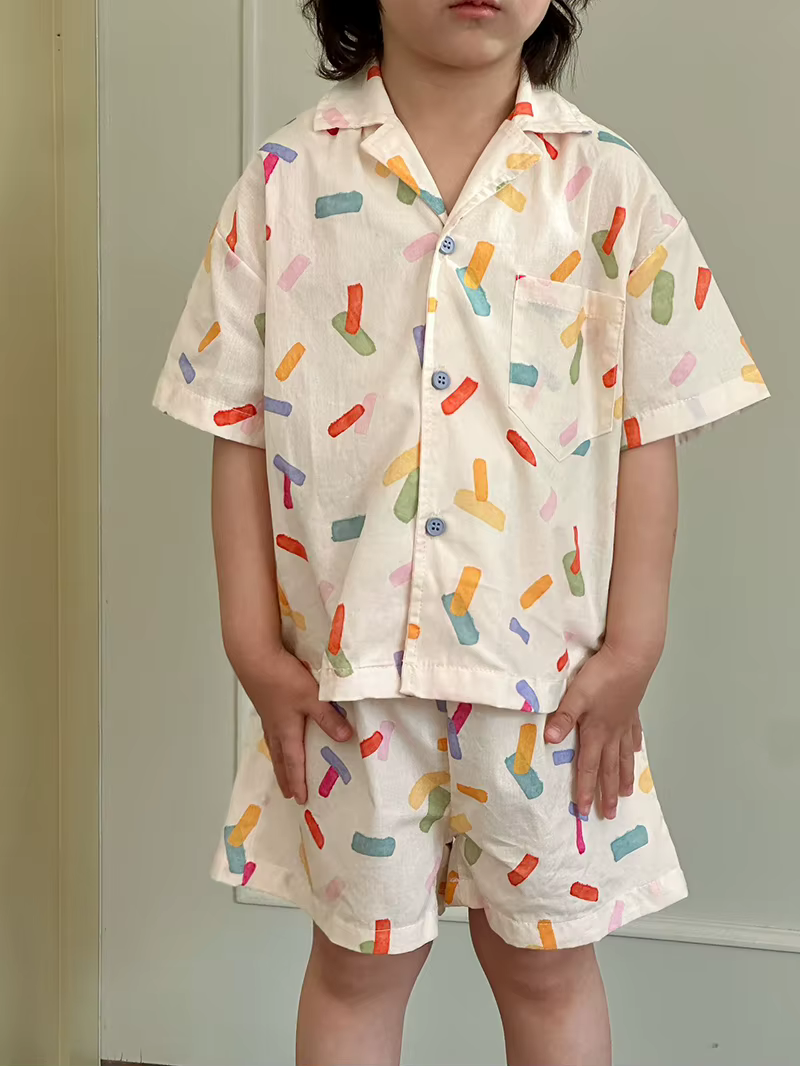 Tenue Sœur Frère 2026 : Ensemble Chemise à Revers et Short pour Garçons (1-10 ans) et Robe Imprimée 