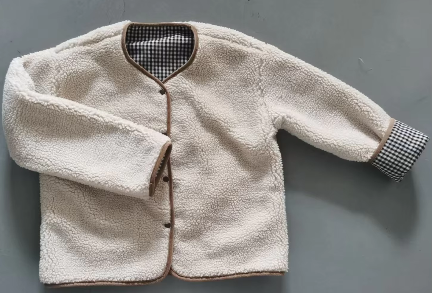 Mode nouvelle automne et hiver veste chaude deux côtés porter Plaid en peluche veste enfants vestes 
