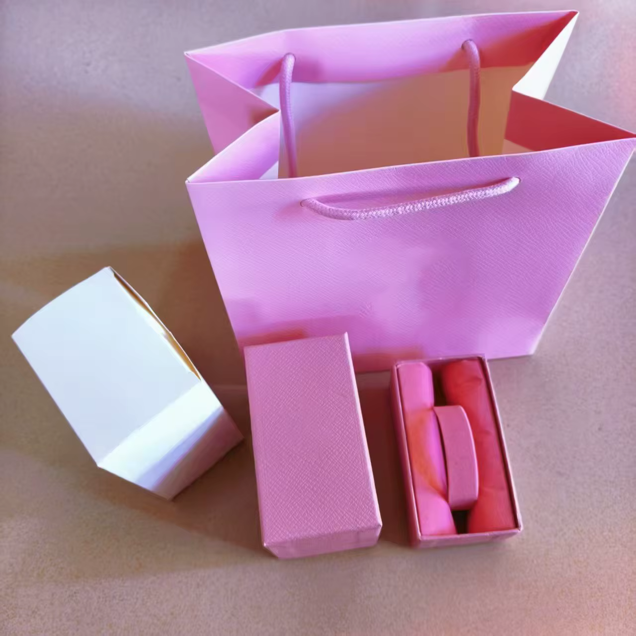 Ensemble de bijoux de luxe, disponible dans une variété de styles et de couleurs, parfait pour accom