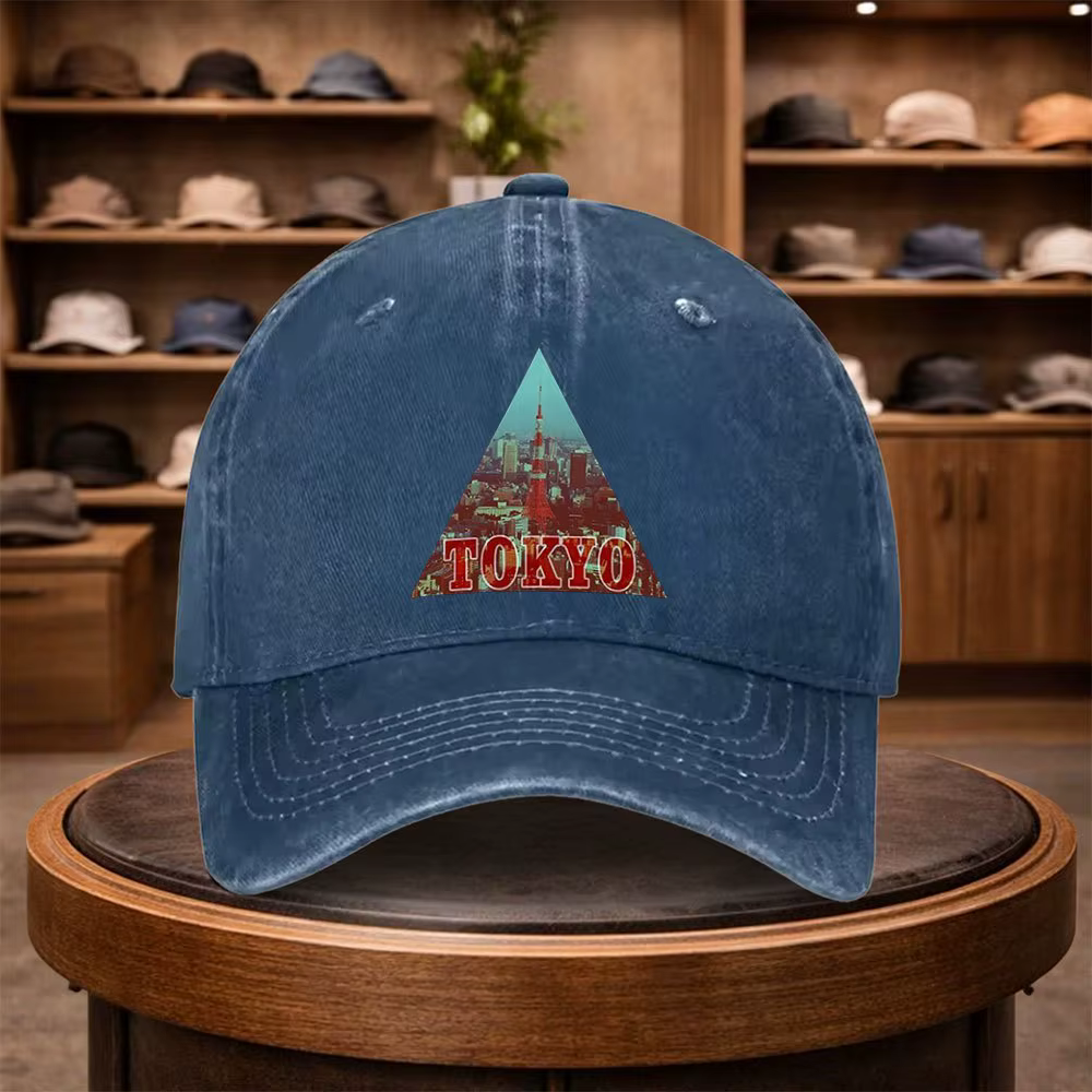 Une casquette de baseball pour homme avec l'image de la tour de Tokyo, parfaite pour la mode en plei