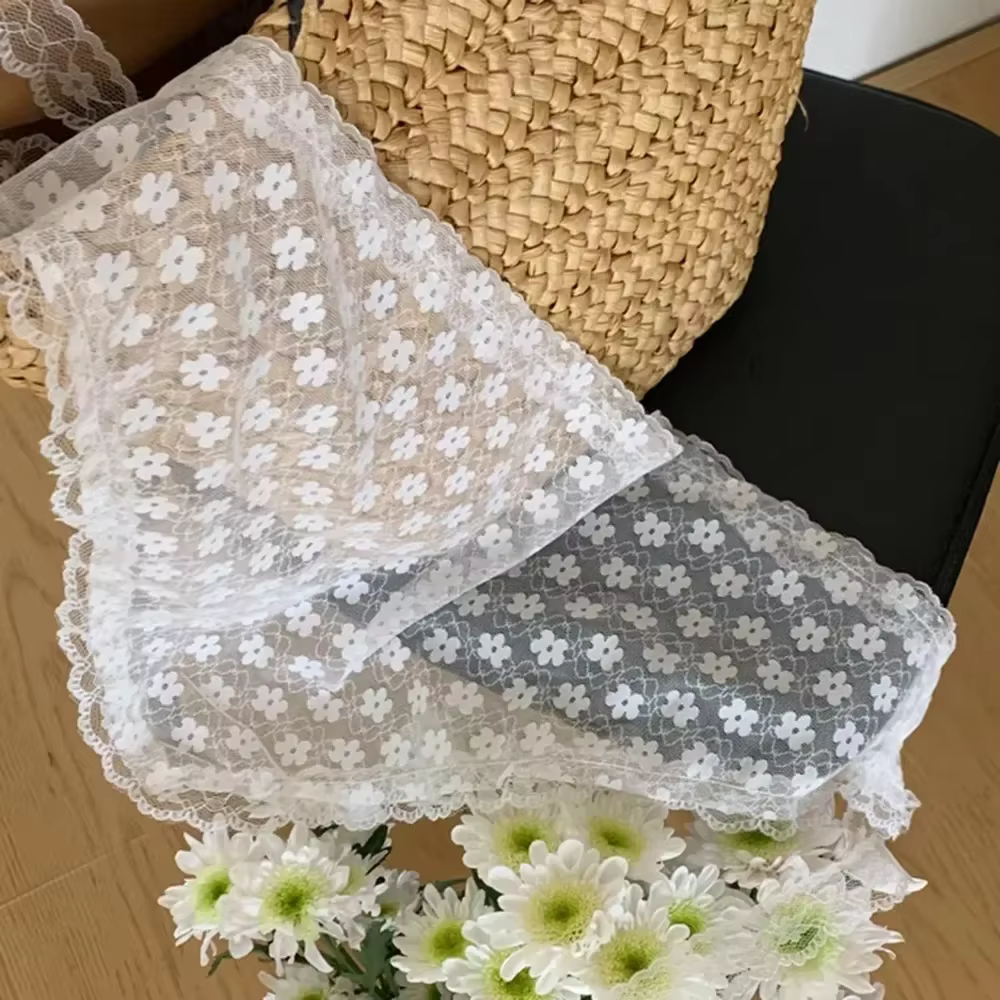 Écharpe triangulaire en dentelle élégante pour femmes, design floral blanc doux, respirante, ruban f