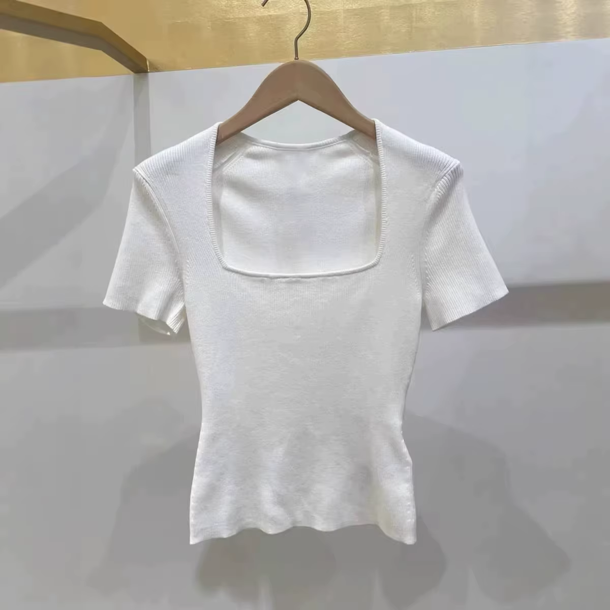 T-shirt en tricot à col carré pour femme, manches courtes, coupe ajustée, collection Printemps-Été 2