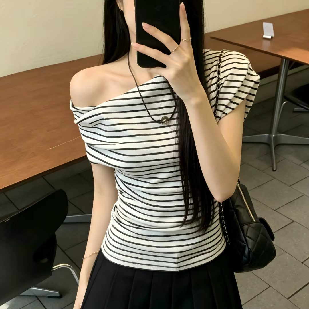T-shirt à manches courtes et épaules dénudées pour femmes, nouveau style d'été, amincissant, encolur