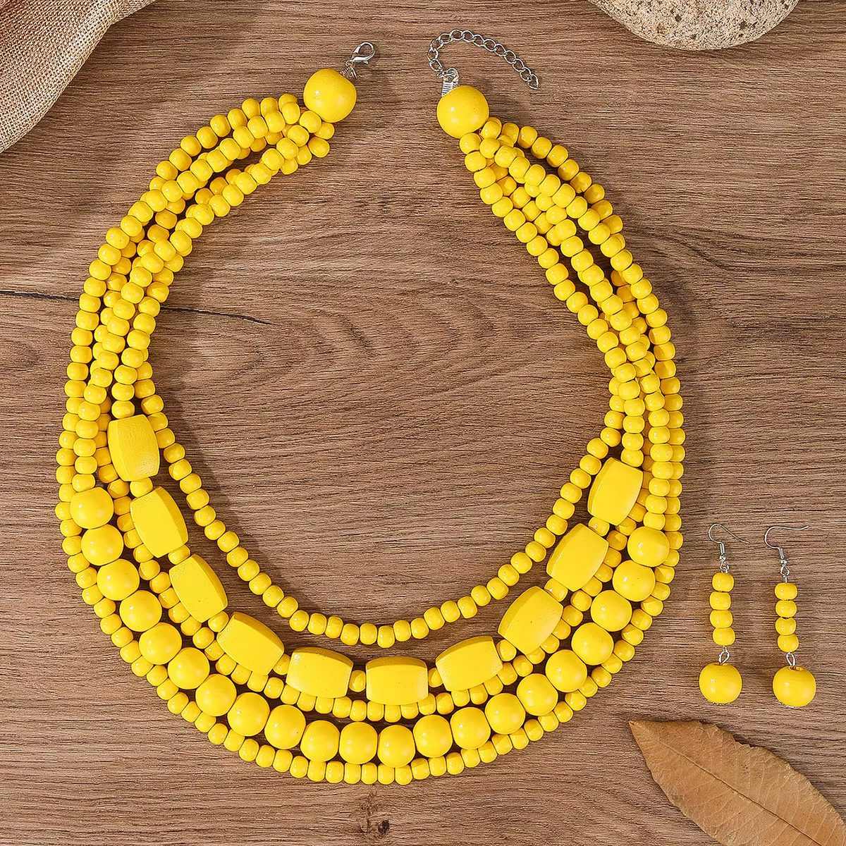 Ensemble de bijoux bohème en perles de bois, collier et boucles d'oreilles multicouches faites à la 