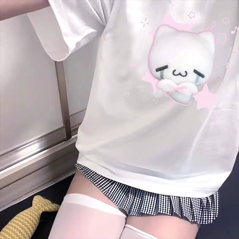T-shirt graphique chat blanc Kawaii pour femme, imprimé personnage endormi pastel, manches courtes, 