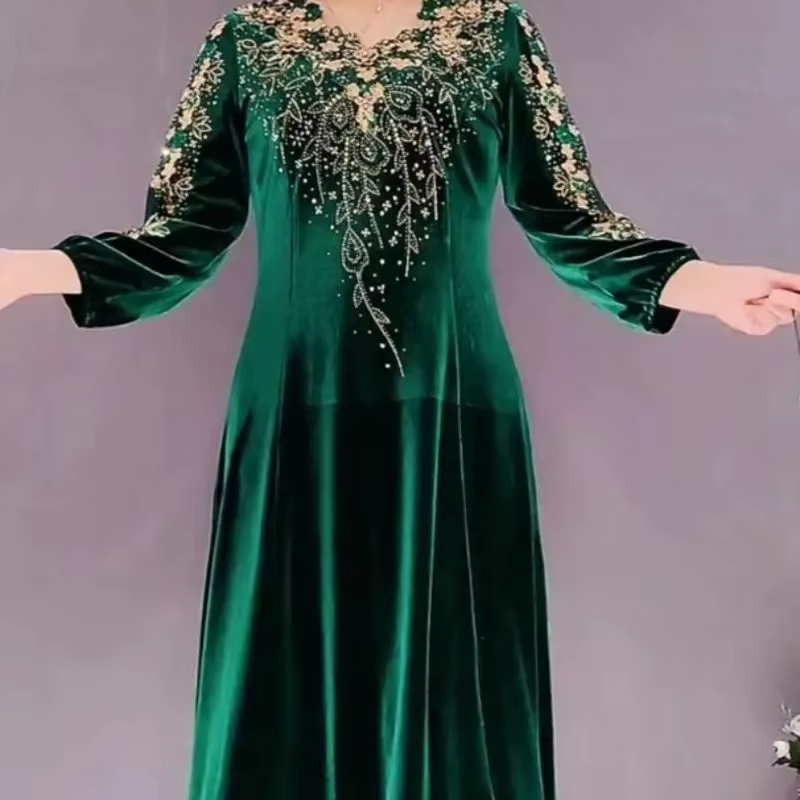 Vêtements pour femmes d'âge moyen et âgées printemps automne nouveaux Styles robes en velours nobles
