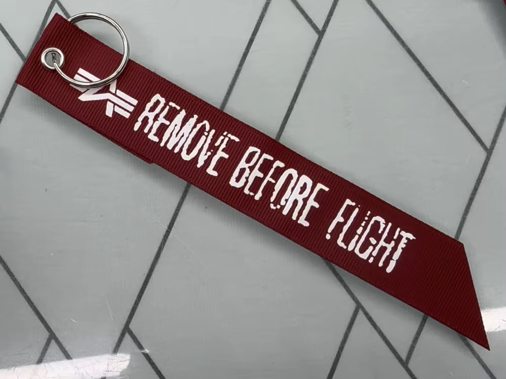 Nouvel accessoire de veste aviateur en ruban rouge avec boucle d'escalade rouge, pendentif porte-clé