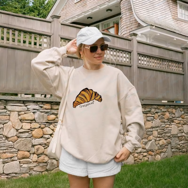 Sweat-shirt tendance Parisien à thème pâtisserie (croissant, petit-déjeuner) pour les amateurs de cr