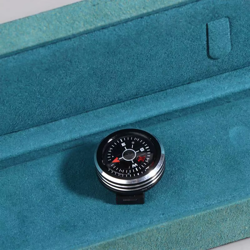 Mini boussole de survie portable pour la randonnée et le camping, accessoire extérieur, avec attache