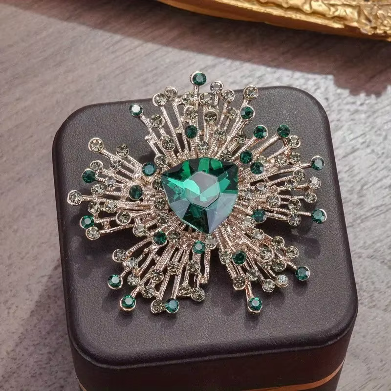 Broche de cour baroque abstraite pour femmes, strass en cristal, bijoux en métal, vêtements de fête 